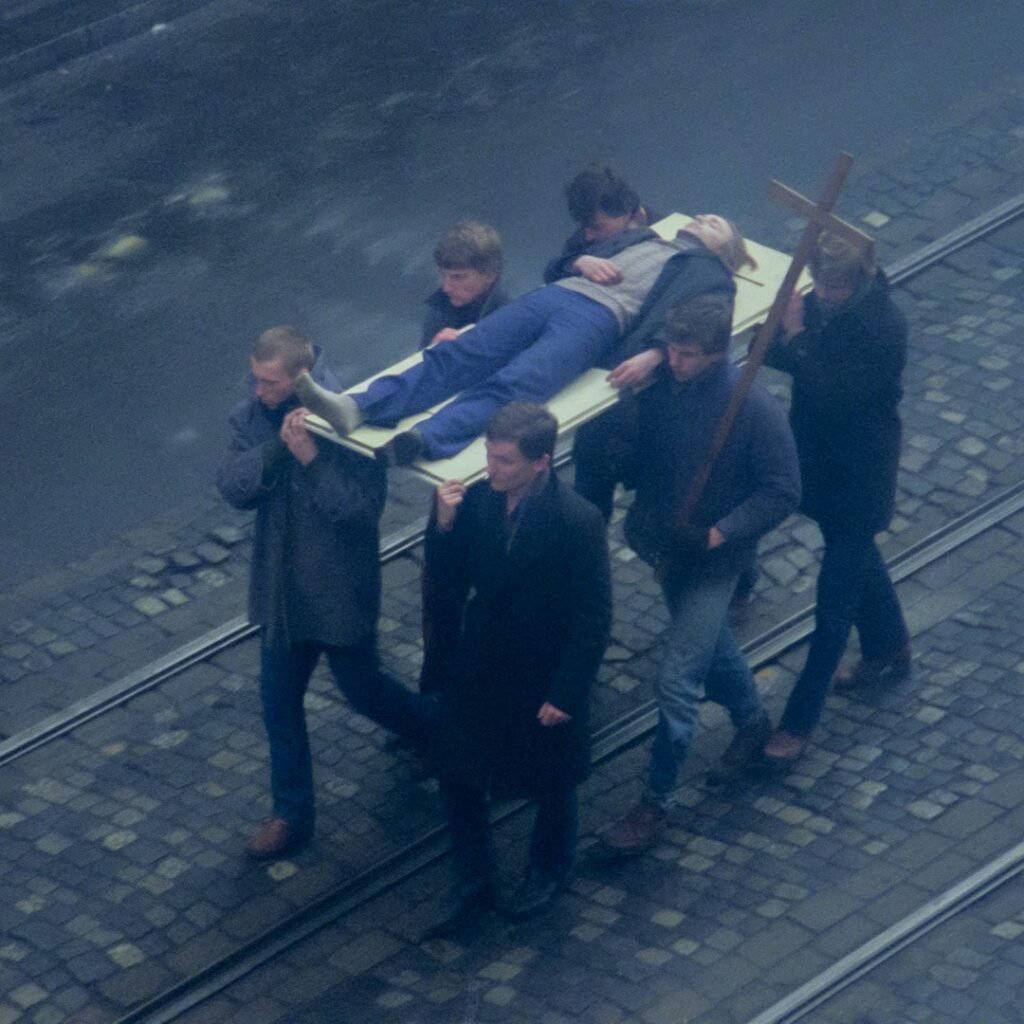 Kadras iš filmo „Žmogus iš geležies“